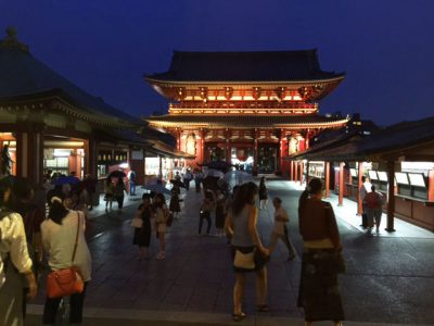 iluminación en Asakusa