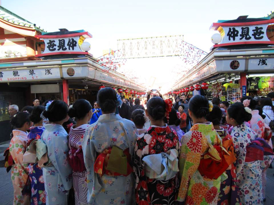 las chicas con kimono en ano nuevo