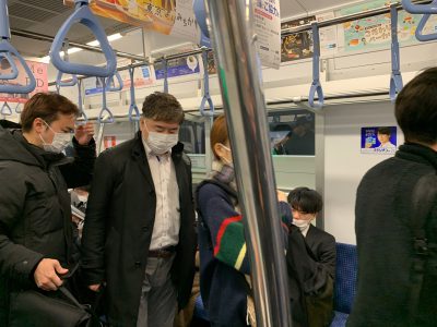 tren en Tokio