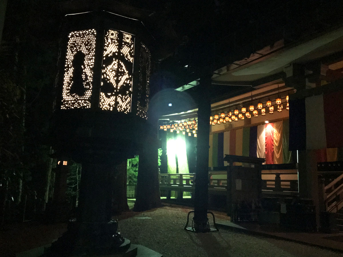 visita de la templo en noche